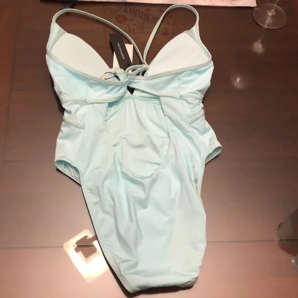 Gorgeous BCBG bathing suit - Picture 6 of 7